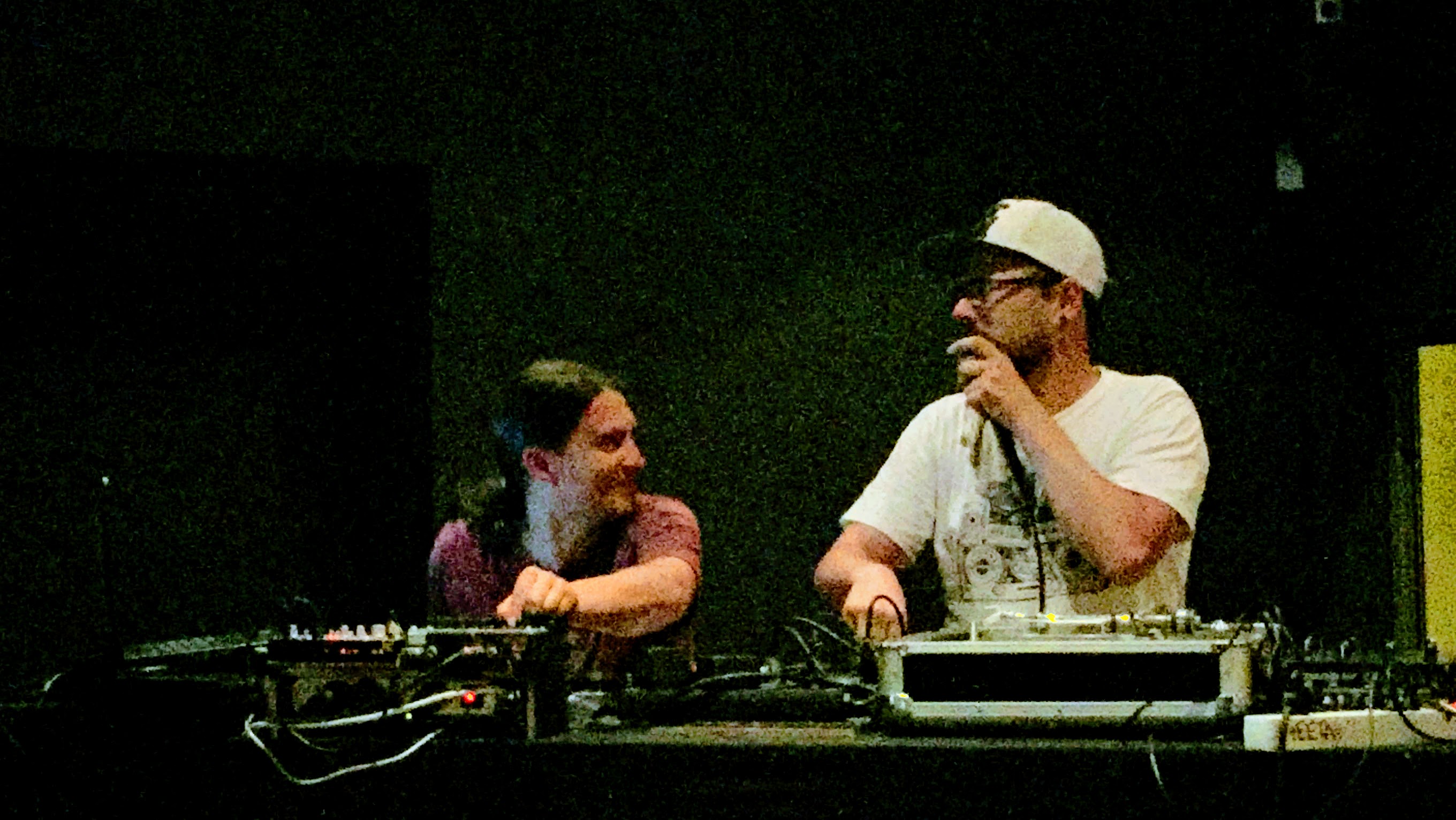 Toonman at the machines and Gabriel Earlyhemp singing live