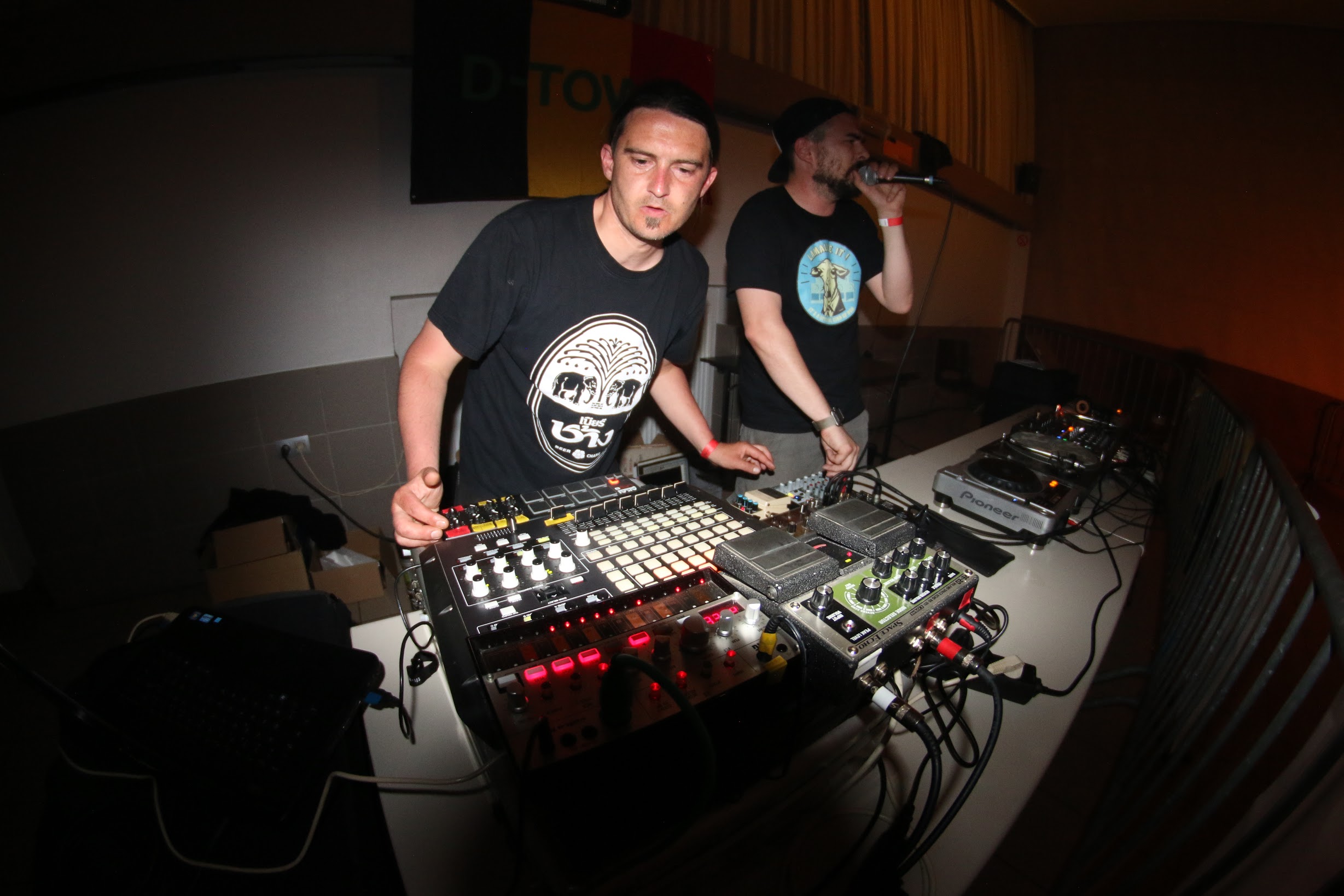Lamalize it! live on stage